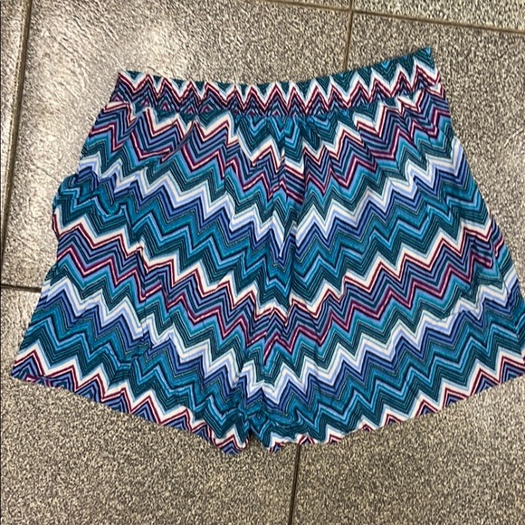 Chevron pattern shorts - Picture 3 of 3